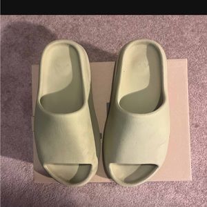 RESIN 2022 Yeezy slide size 9